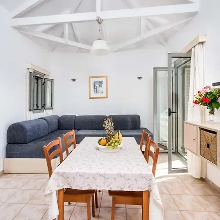 Villa Sleeps 2 Pool Air Con Wifi